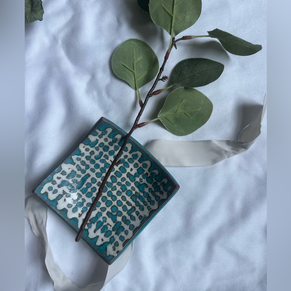Ceramic blue and white jewelry holder